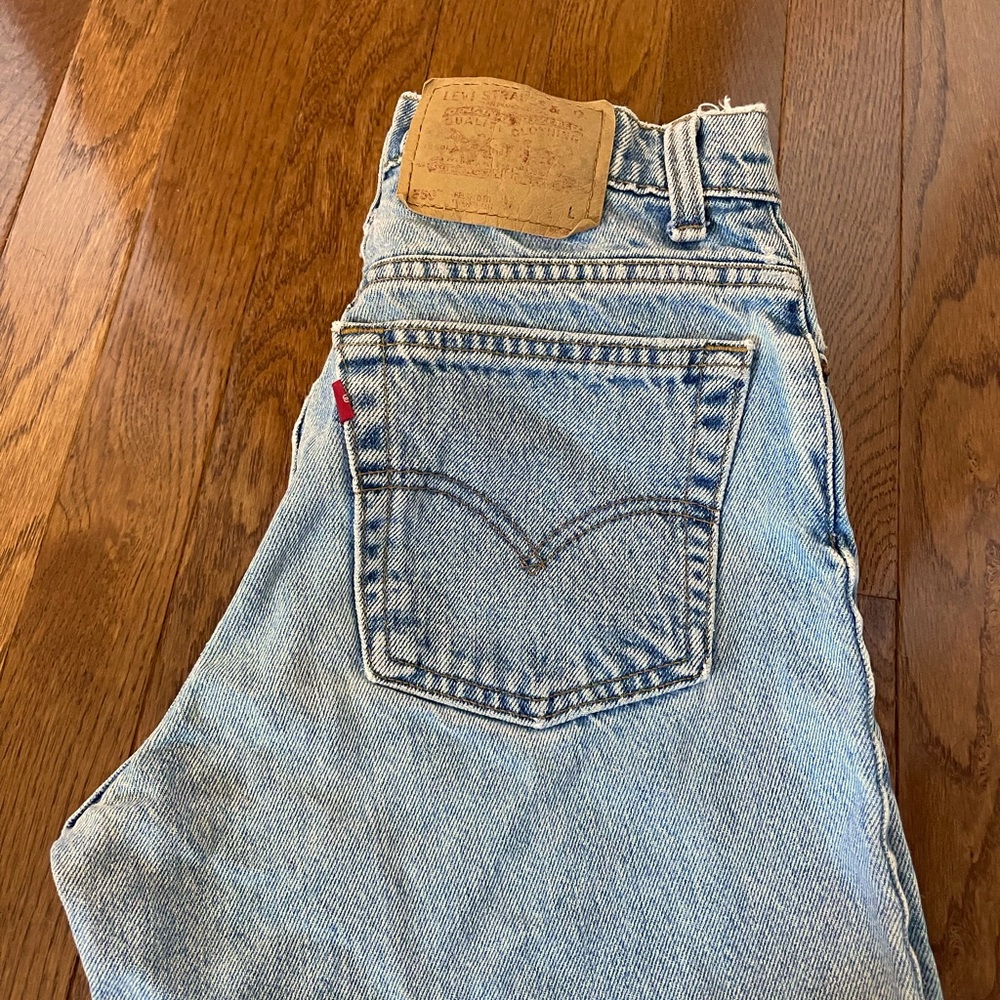 Vintage Levi light wash raw hem